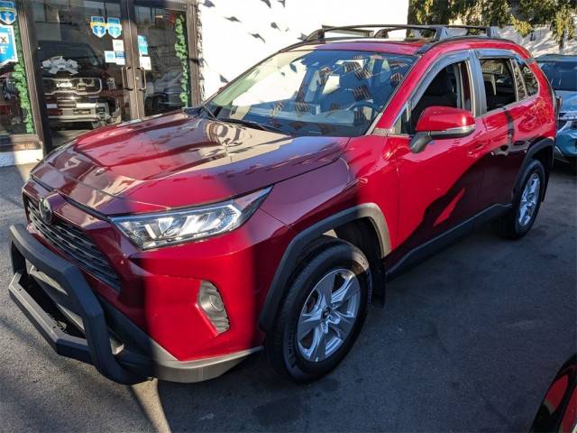 2020 Toyota RAV4 XLE AWD photo