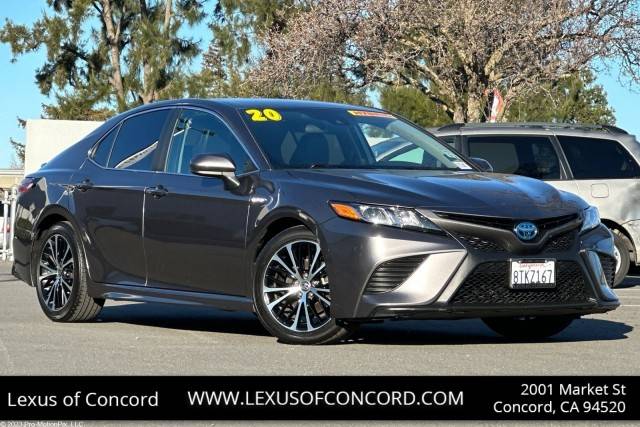 2020 Toyota Camry Hybrid SE FWD photo