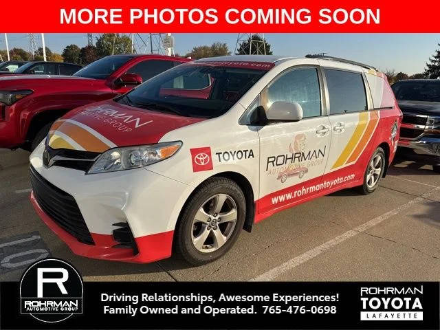 2020 Toyota Sienna LE FWD photo