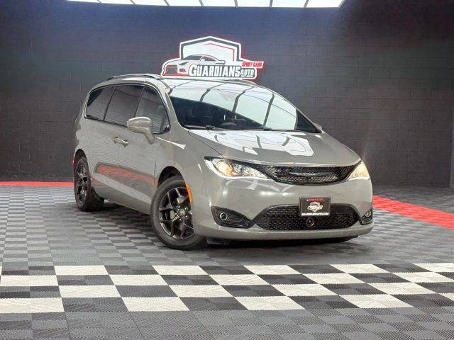 2020 Chrysler Pacifica Minivan Touring L FWD photo