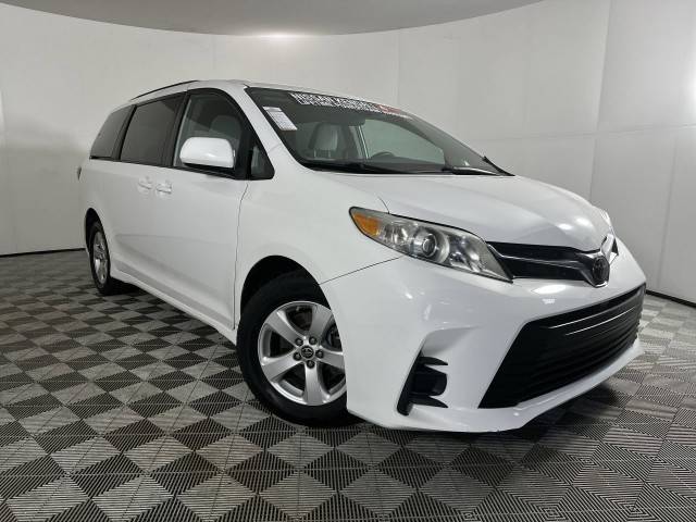 2020 Toyota Sienna LE FWD photo