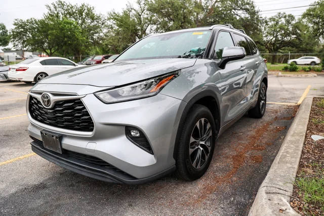 2020 Toyota Highlander XLE FWD photo