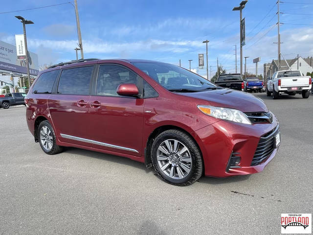 2020 Toyota Sienna LE AWD photo