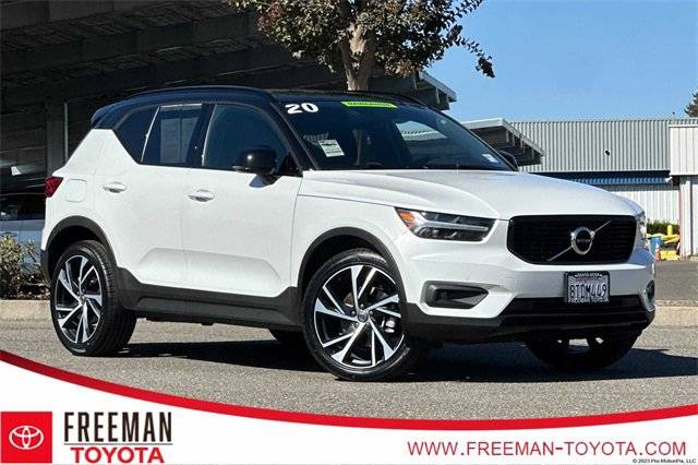 2020 Volvo XC40 R-Design FWD photo