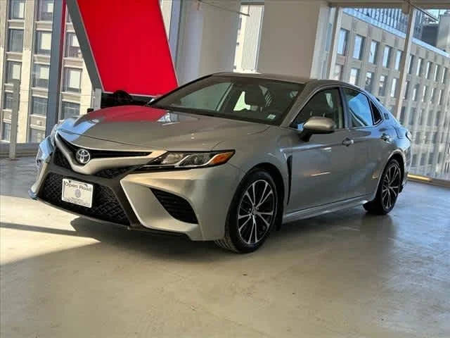 2019 Toyota Camry SE FWD photo