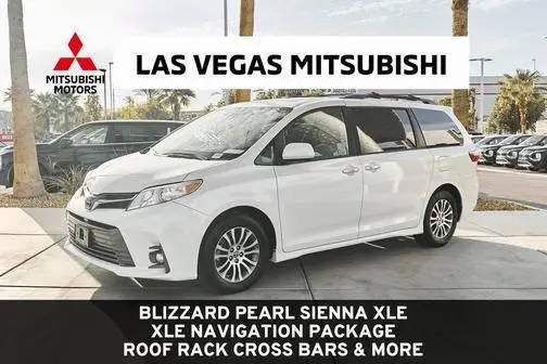 2020 Toyota Sienna XLE FWD photo