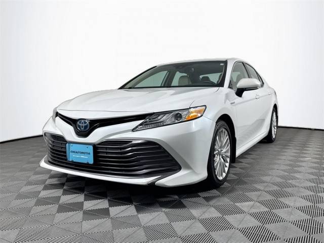 2020 Toyota Camry Hybrid XLE FWD photo