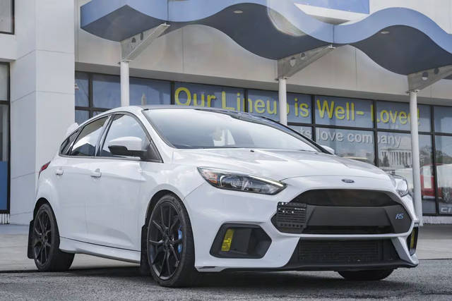 2016 Ford Focus RS AWD photo