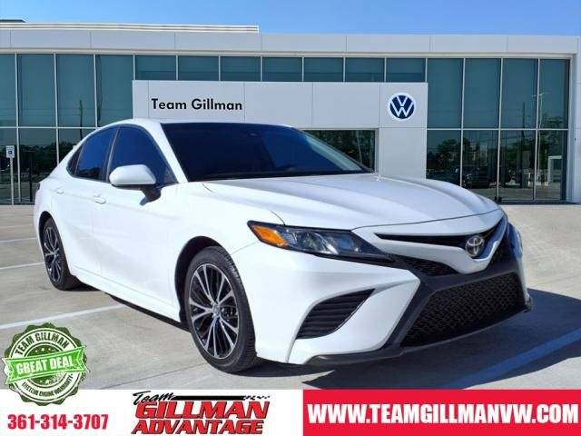 2019 Toyota Camry SE FWD photo