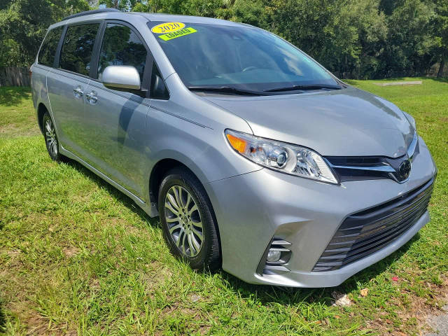 2020 Toyota Sienna XLE FWD photo