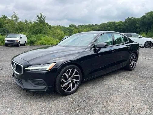 2020 Volvo S60 Momentum AWD photo