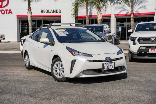 2021 Toyota Prius L Eco FWD photo