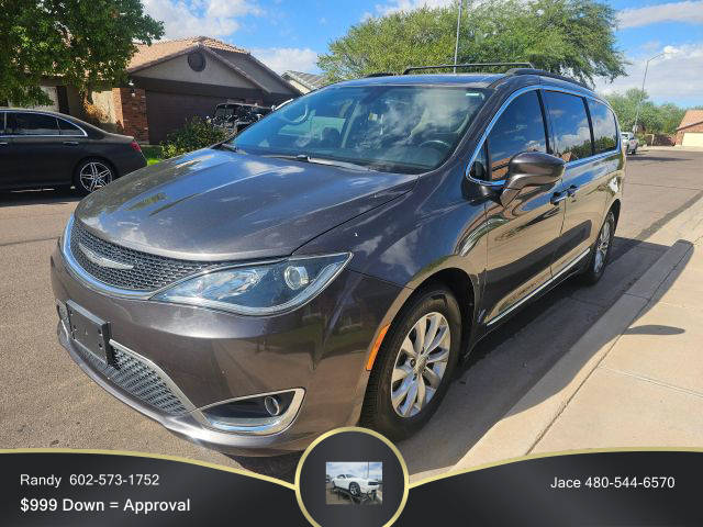 2017 Chrysler Pacifica Minivan Touring-L FWD photo