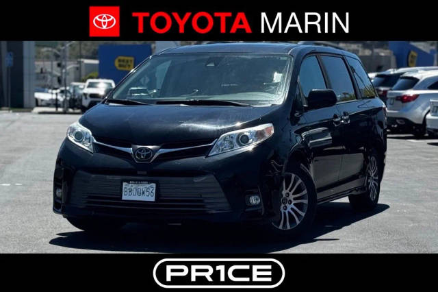 2019 Toyota Sienna XLE FWD photo