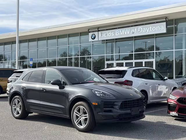 2020 Porsche Macan  AWD photo