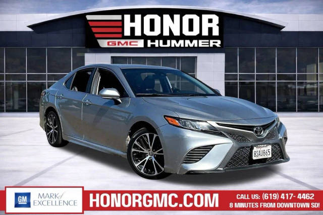 2020 Toyota Camry SE FWD photo