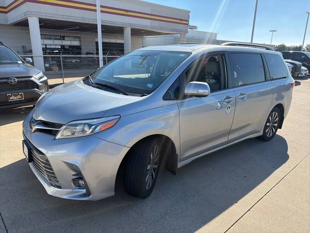 2020 Toyota Sienna Limited Premium FWD photo