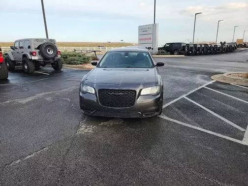 2020 Chrysler 300 Touring RWD photo