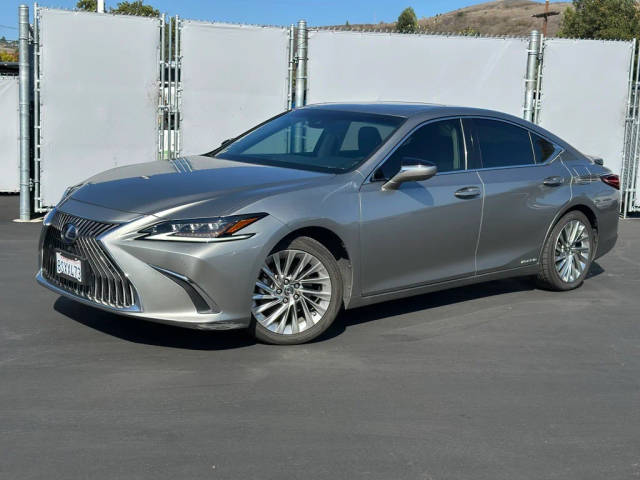 2020 Lexus ES ES 300h Luxury FWD photo