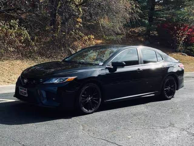 2020 Toyota Camry Hybrid SE FWD photo