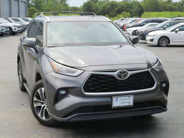 2020 Toyota Highlander XLE FWD photo