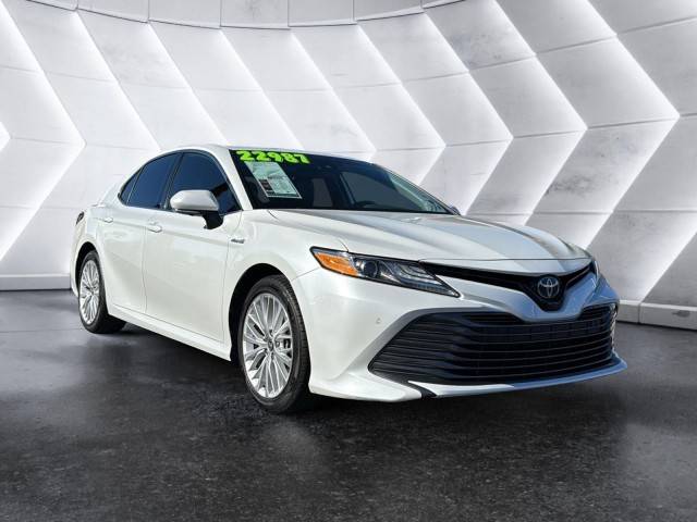 2020 Toyota Camry Hybrid XLE FWD photo