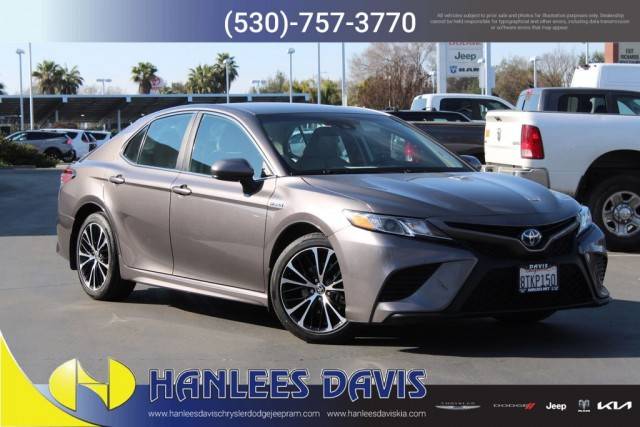 2020 Toyota Camry Hybrid SE FWD photo