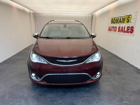 2020 Chrysler Pacifica Minivan Limited FWD photo