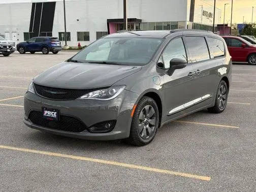 2020 Chrysler Pacifica Minivan Hybrid Limited FWD photo