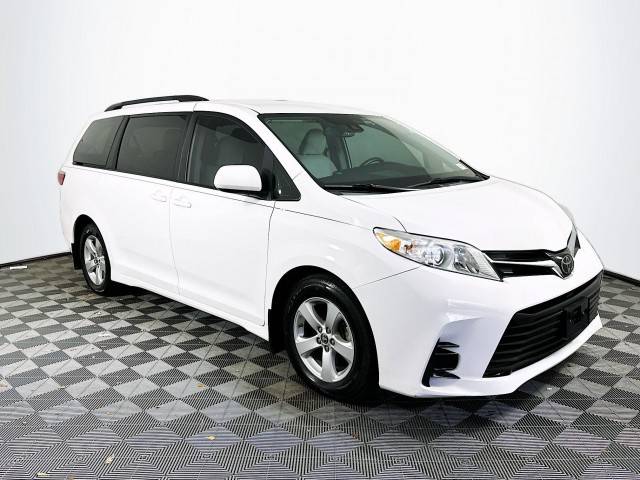 2020 Toyota Sienna LE FWD photo