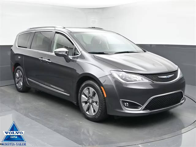 2020 Chrysler Pacifica Minivan Hybrid Limited FWD photo