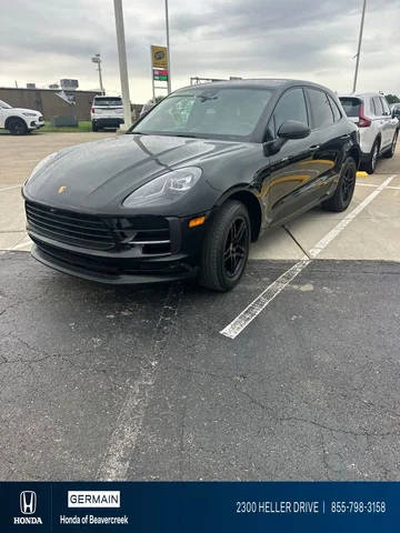 2020 Porsche Macan  AWD photo