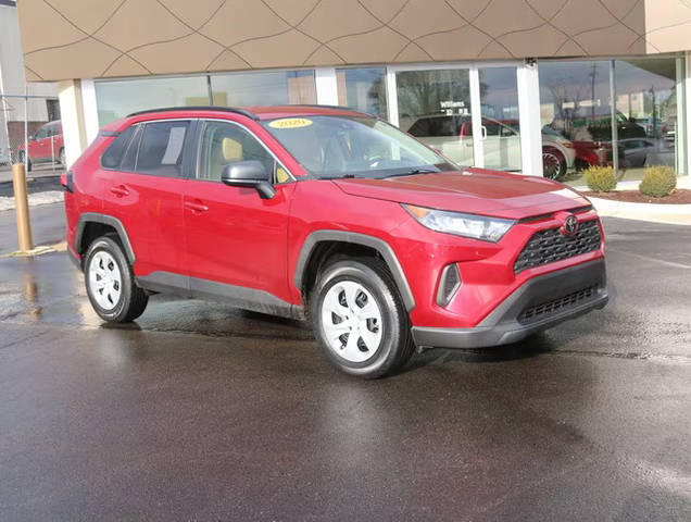 2020 Toyota RAV4 LE FWD photo