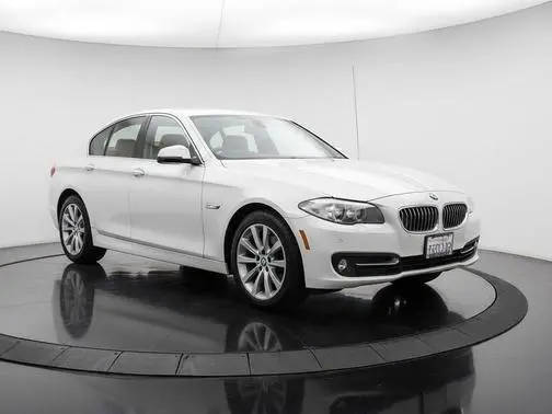 2015 BMW 5 Series 528i RWD photo