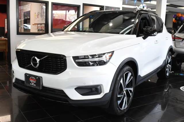 2021 Volvo XC40 R-Design AWD photo