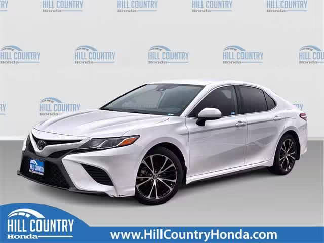 2020 Toyota Camry SE FWD photo