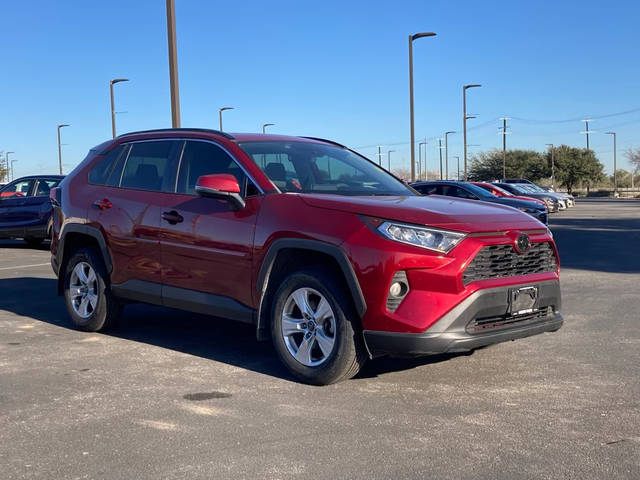 2020 Toyota RAV4 XLE FWD photo