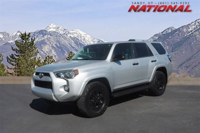 2019 Toyota 4Runner SR5 4WD photo