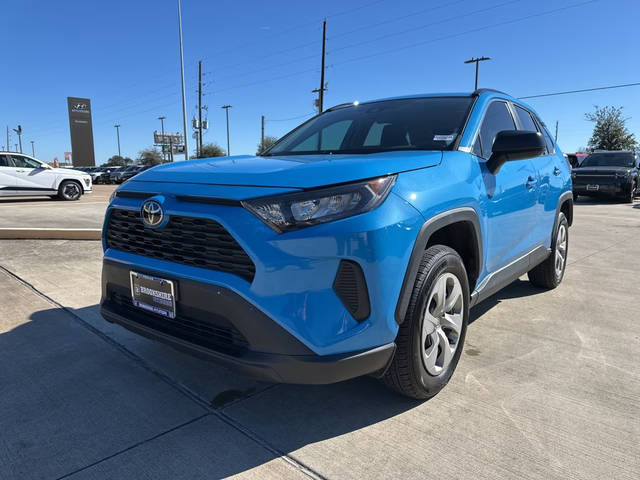 2020 Toyota RAV4 LE FWD photo