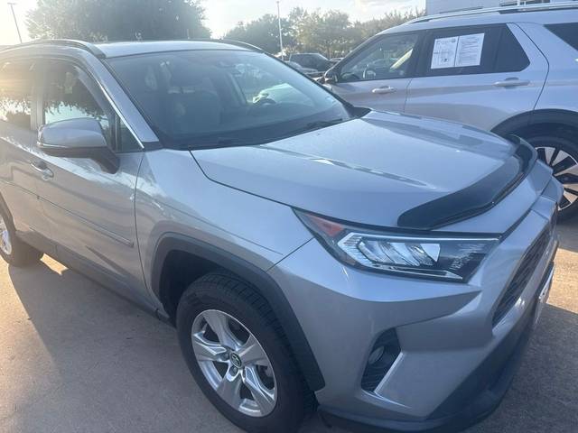 2020 Toyota RAV4 XLE FWD photo