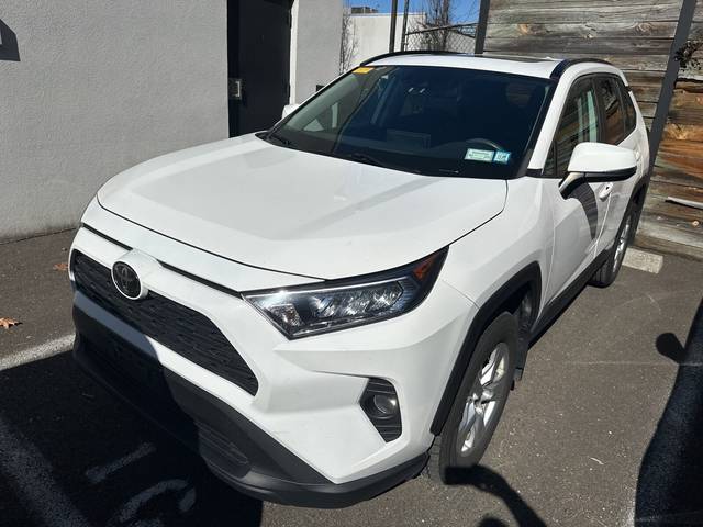 2020 Toyota RAV4 XLE AWD photo