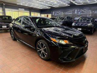 2020 Toyota Camry SE FWD photo