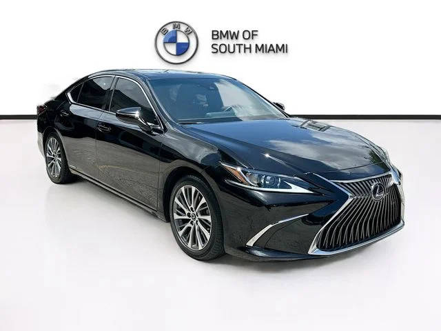 2020 Lexus ES ES 300h FWD photo
