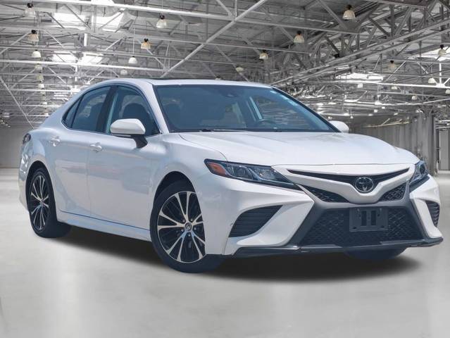 2020 Toyota Camry SE FWD photo