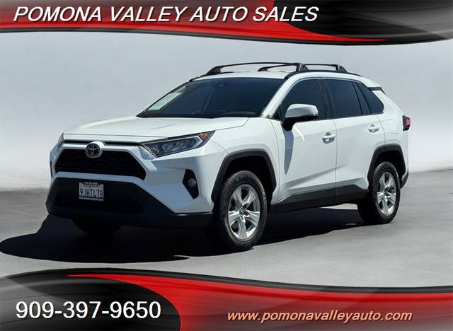 2020 Toyota RAV4 XLE FWD photo