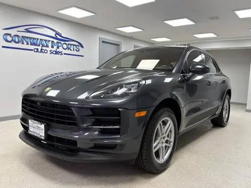 2020 Porsche Macan  AWD photo