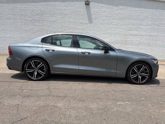2019 Volvo S60 R-Design AWD photo