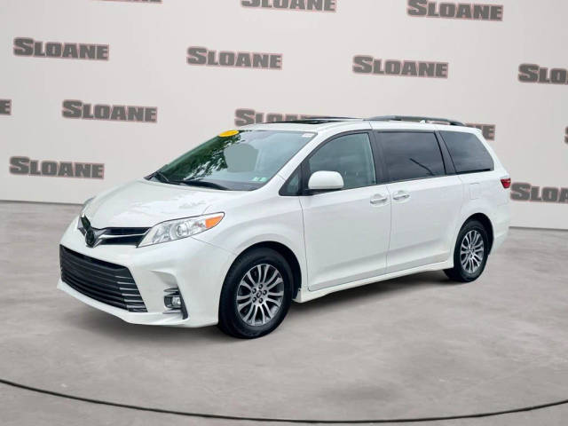 2019 Toyota Sienna XLE FWD photo