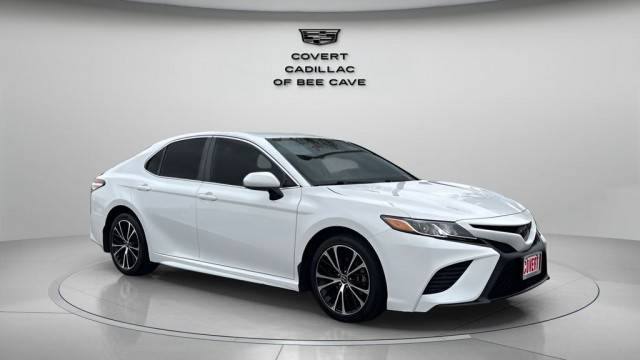 2020 Toyota Camry SE FWD photo