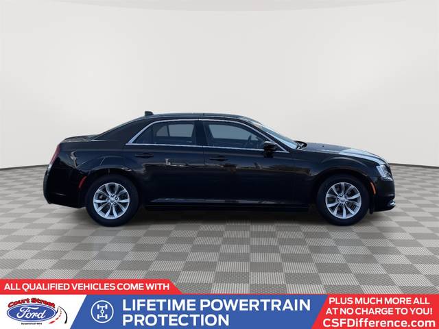 2020 Chrysler 300 Touring RWD photo